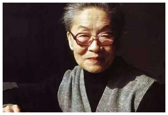 1973年邻居无理取闹还对钱媛施暴，母亲杨绛也被拎起来摔在了地上休闲区蓝鸢梦想 - Www.slyday.coM