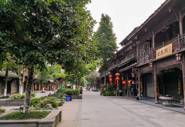 成都这个古镇实在可惜，本身拥有千年历史，却在地震后变成仿古街休闲区蓝鸢梦想 - Www.slyday.coM