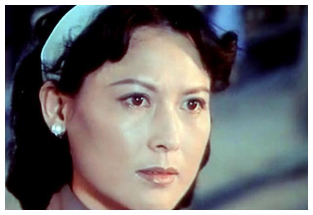 并且搭档几乎都是比自己年龄小很多的当红英俊小生"小鲜肉",如陈少泽