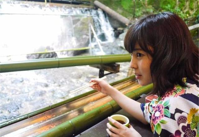 在日本火爆的“流水素面”,传入中国后,为何国人始终不愿买账?休闲区蓝鸢梦想 - Www.slyday.coM 在日本火爆的“流水素面”,传入中国后,为何国人始终不愿买账?休闲区蓝鸢梦想 - Www.slyday.coM