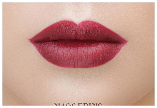 红色眼线带来的妖娆和性感,你一定要尝试一下