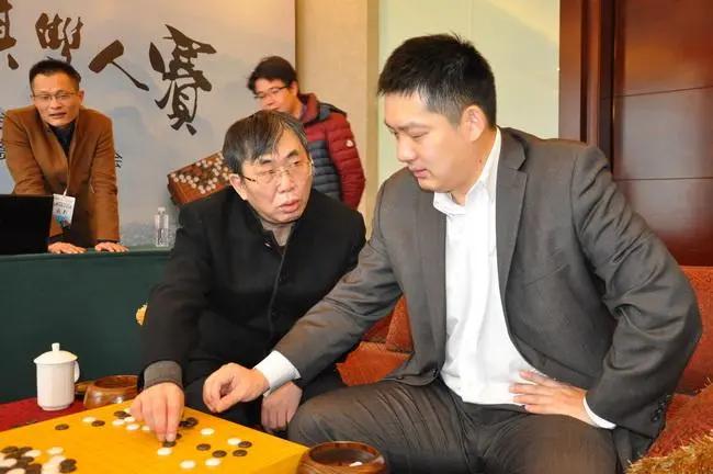 常昊逆转胜聂卫平 登顶东方金融小镇杯大师赛|聂卫平|常昊|曹大元_新浪新闻
