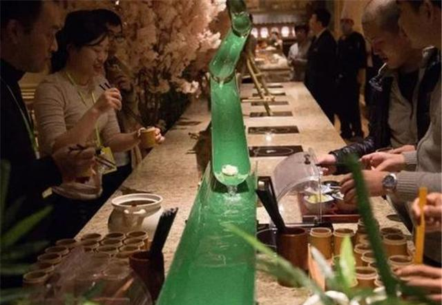 在日本火爆的“流水素面”,传入中国后,为何国人始终不愿买账?休闲区蓝鸢梦想 - Www.slyday.coM 在日本火爆的“流水素面”,传入中国后,为何国人始终不愿买账?休闲区蓝鸢梦想 - Www.slyday.coM