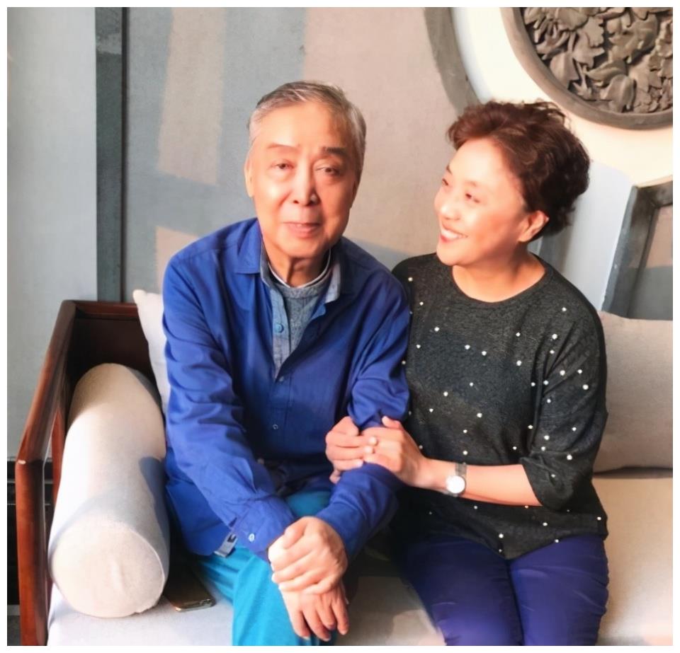 把家庭照顾得非常周全,成为了师胜杰背后的那个女人,而事实证明宋艳没