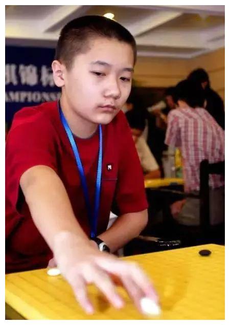 陈耀烨落子罗洗河比赛中杨鼎新定段成功芈昱廷范廷钰比赛中朴廷桓对局