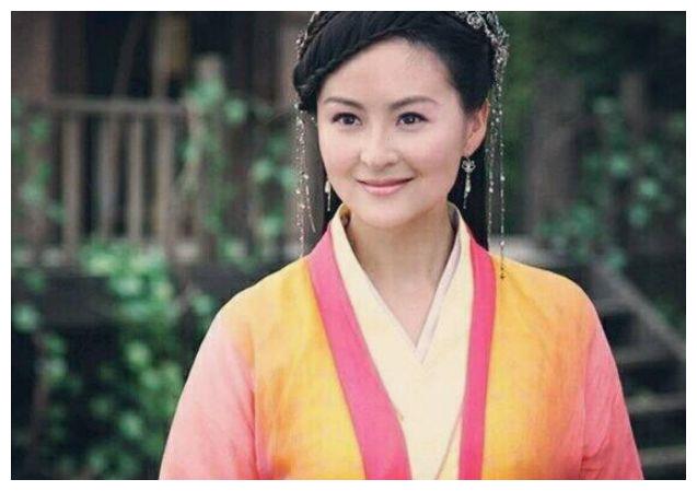 她17岁拿"视后",豪门丈夫苦追10年才愿嫁,36岁仍似20岁姑娘!