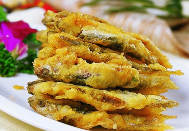 下酒的菜"炸小鱼",学会这个做法,炸出来的鱼不会成坨,个个金黄酥脆