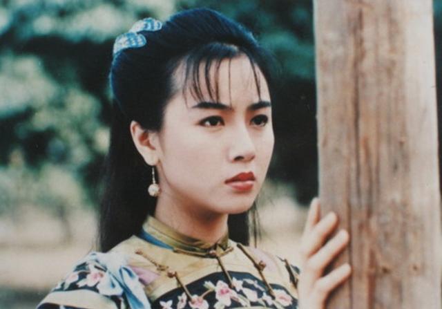 她被誉为人间尤物美到无法形容如今50岁依旧让人血脉喷张