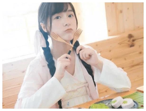 被《长江7号》里的"蛋挞头",欺骗了10多年!真实颜值太惊艳