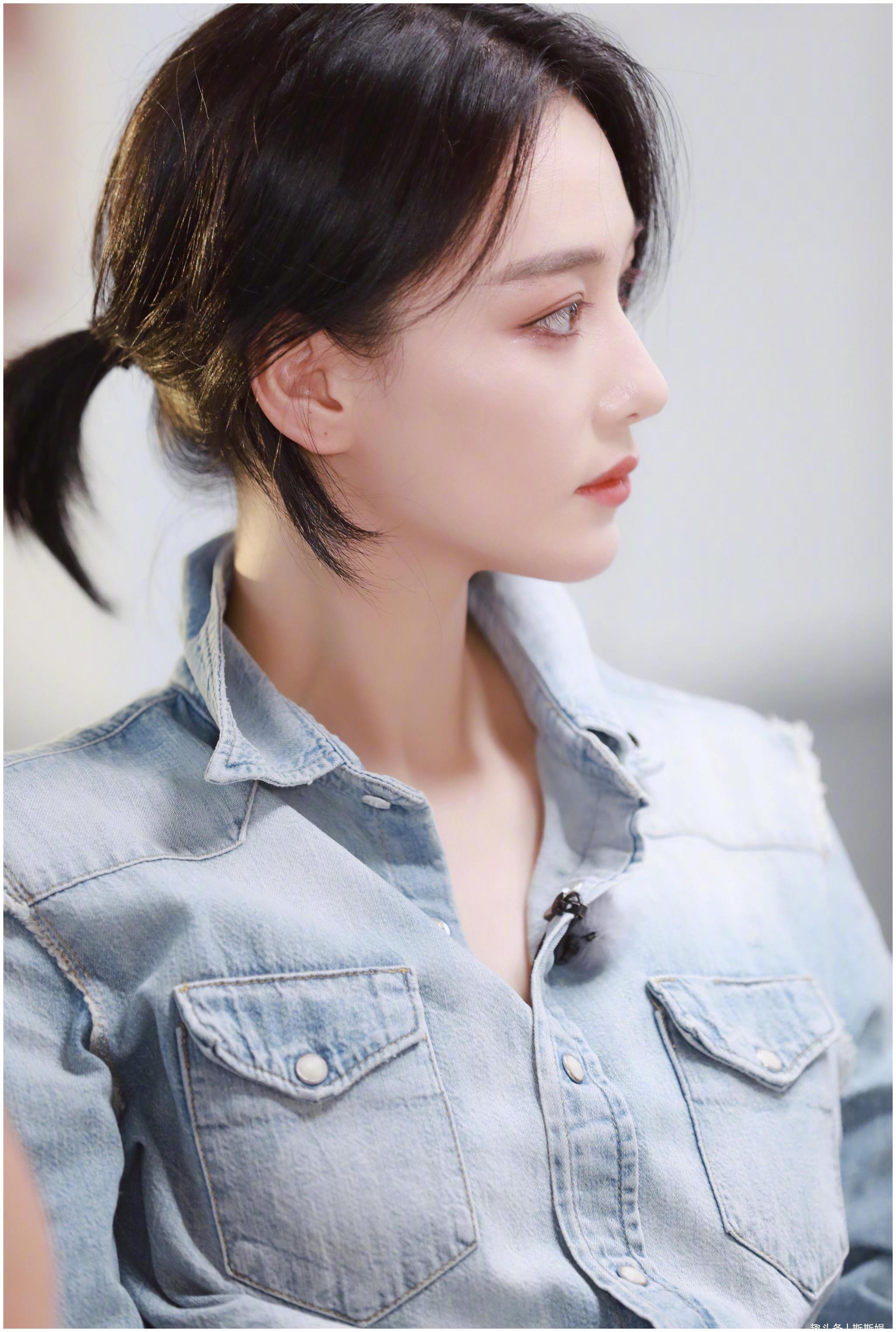 张馨予独自过七夕头枕玩偶疲倦入睡黑眼圈超级明显