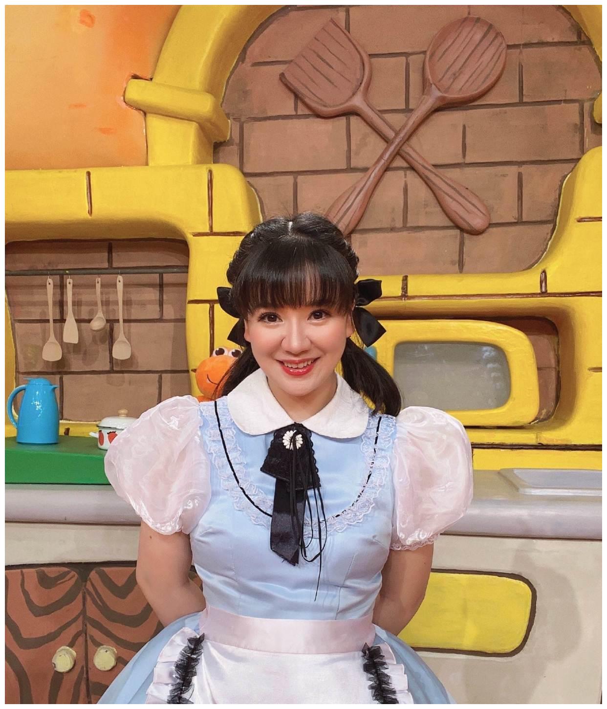 主持人红果果二胎生子,晒照报喜宝宝体重过6斤,小脸圆润像爸爸