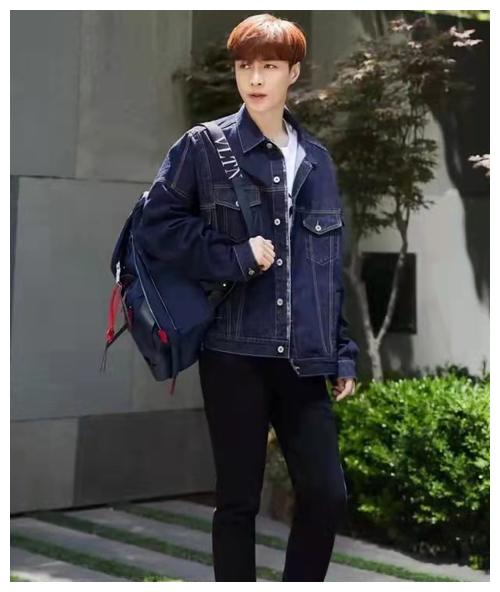 阳光型男张艺兴 牛仔外套穿出青春与活力
