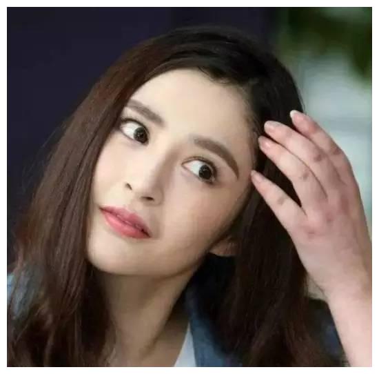 原来这些明星都有一双共同的"小肉手",胖嘟嘟的可爱死了