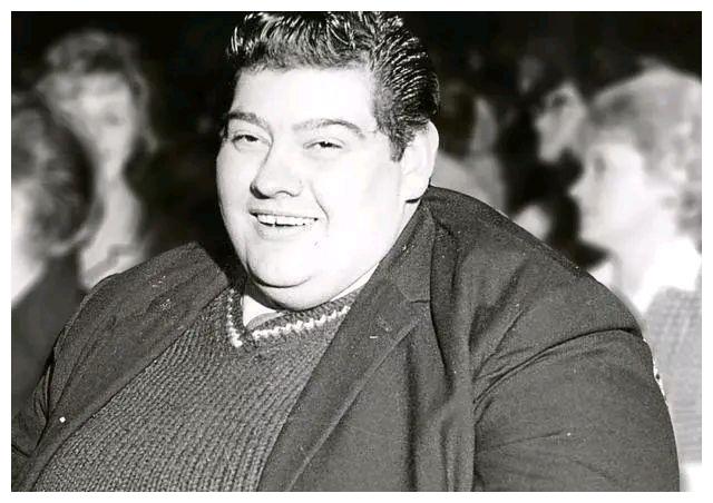 他是人类减肥史上的传奇,完全绝食382天,成功减掉250斤肉