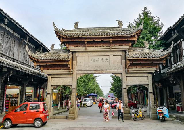 成都这个古镇实在可惜，本身拥有千年历史，却在地震后变成仿古街休闲区蓝鸢梦想 - Www.slyday.coM