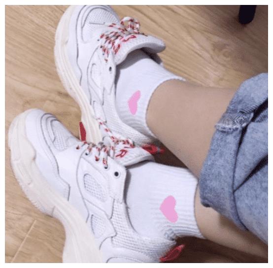为啥女生的白袜子能一直保持那么白哈哈哈哈哈哈哈原来如此