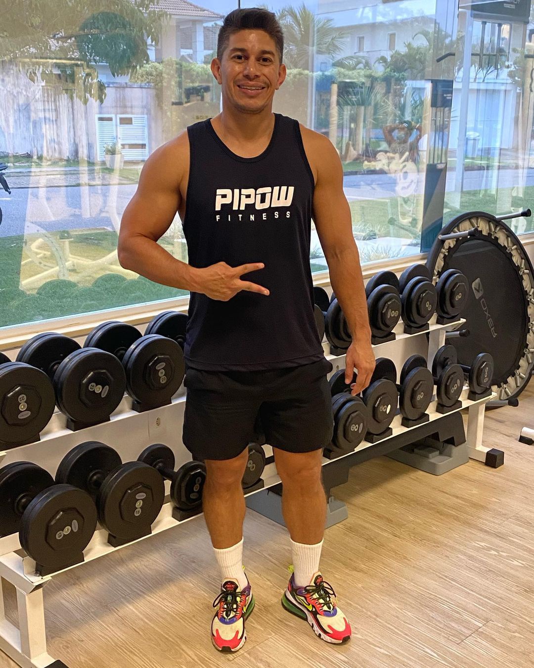 上港时期大肚腩抢镜退役后练成肌肉壮汉昔日中超mvp大变样