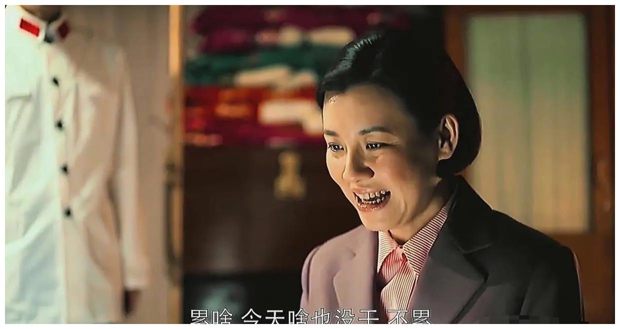 父母爱情里的德华姑姑太敬业为了不耽误拍戏买站票到剧组