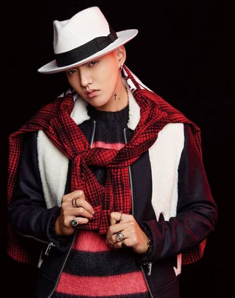 意气风发的吴亦凡,这样搭配真是太减龄了,有没有被惊讶到呢?