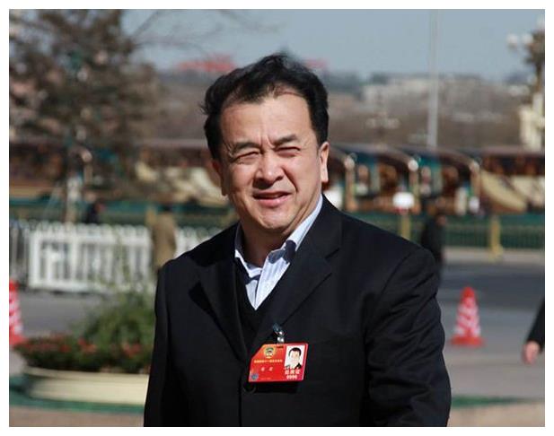 上午撤职下午就被带走曾经的八一制片厂厂长黄宏如今过得怎样