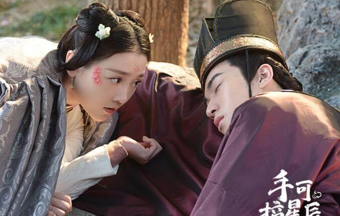 《手可摘星辰》开播,暖暖春日,谁不想谈一场甜甜的恋爱呢?