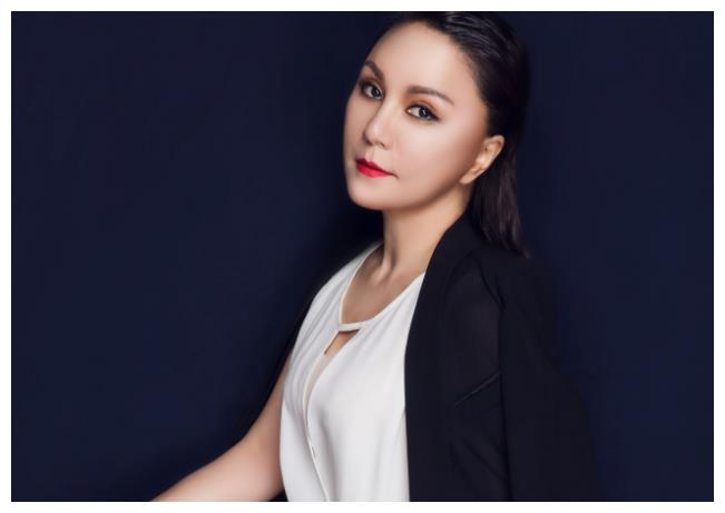 所以很多人对她印象很深刻,由此喜欢上了这样一位女歌手