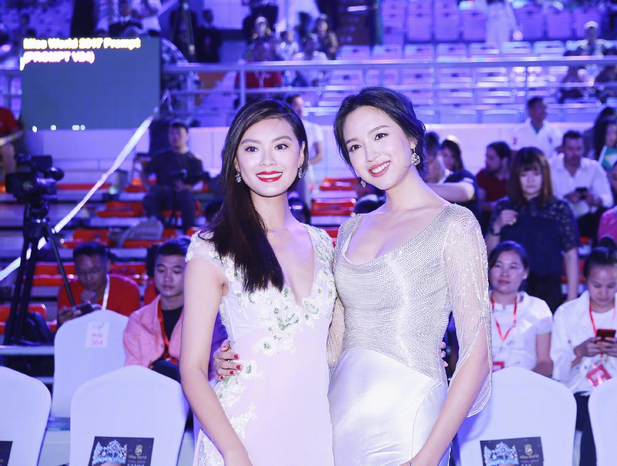 张梓琳不愧是世界小姐,水钻开叉裙高贵明艳,与友人合照美得出众