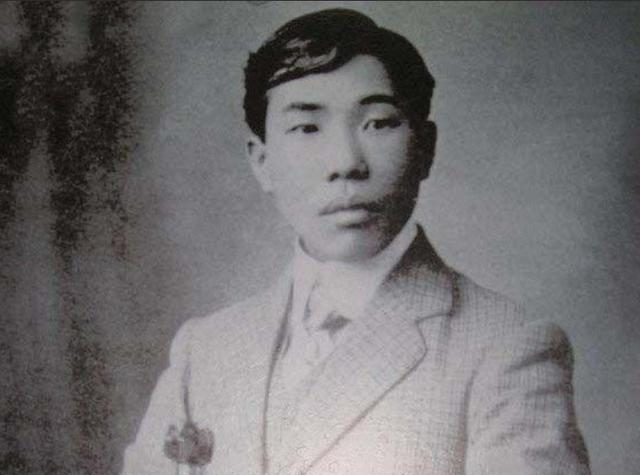 苏曼殊:一顿吃60个包子,一次性喝6斤冰水,35岁便逝去休闲区蓝鸢梦想 - Www.slyday.coM 苏曼殊:一顿吃60个包子,一次性喝6斤冰水,35岁便逝去休闲区蓝鸢梦想 - Www.slyday.coM