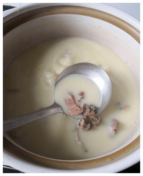 东盛澜小厨房丨河蚌咸肉豆腐汤