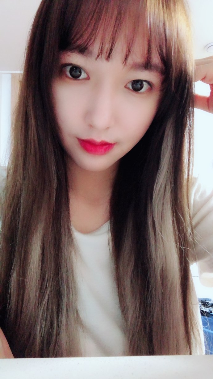 甜美少女程潇居家俏皮可爱卖萌自拍生活写真