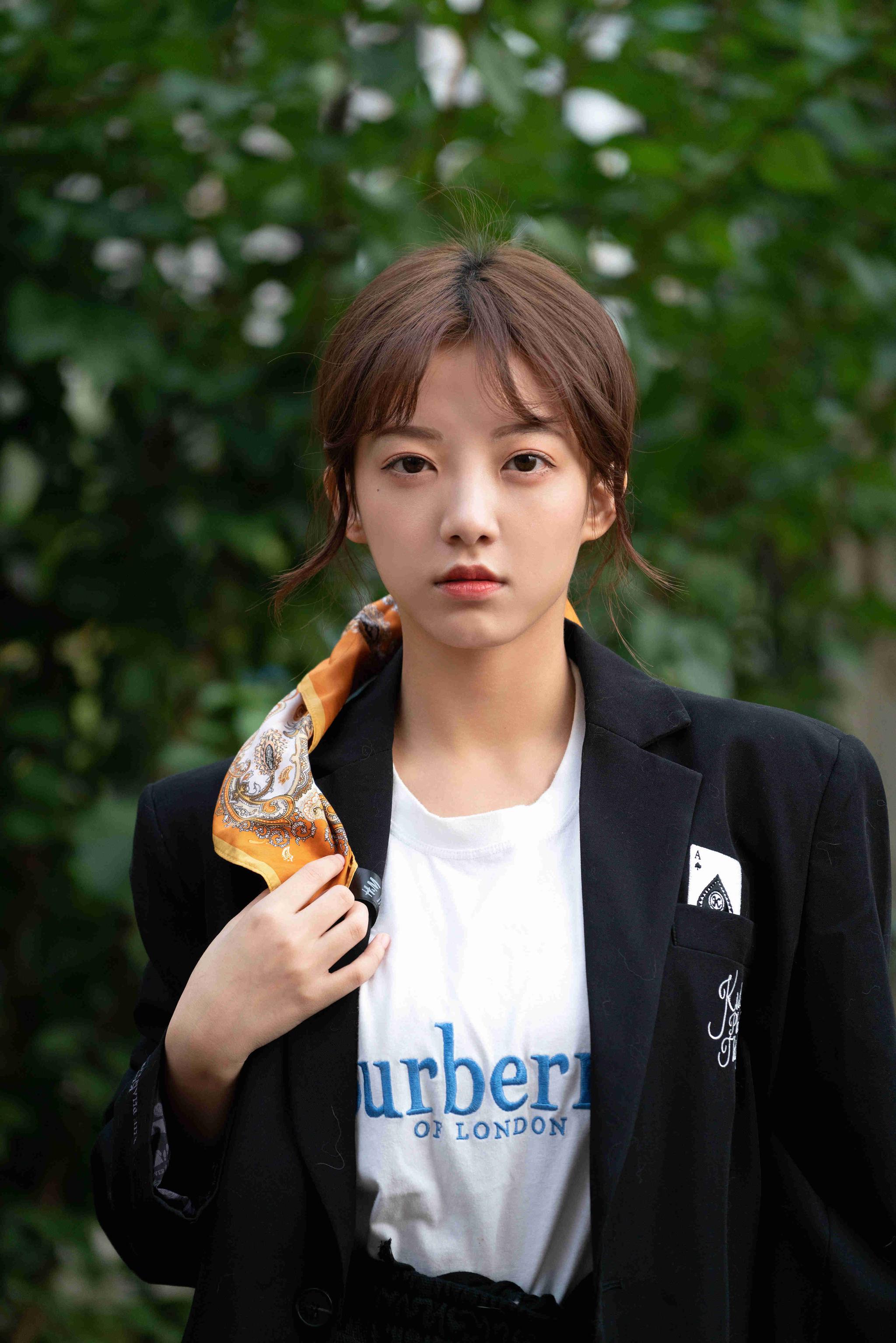 作为一名新生代演员,范薇曾参演《一夜新娘》,《嘉人本色》,《少女