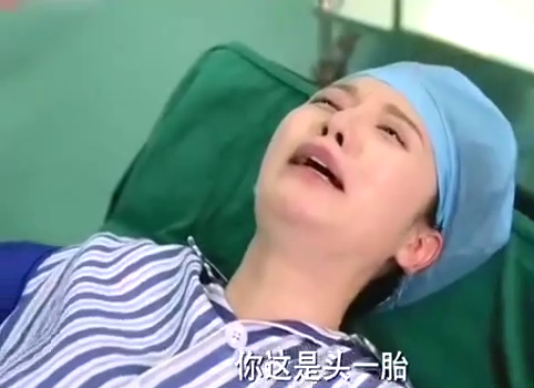 这位美女网红太拼了,自拍分享自己生孩子的全过程!