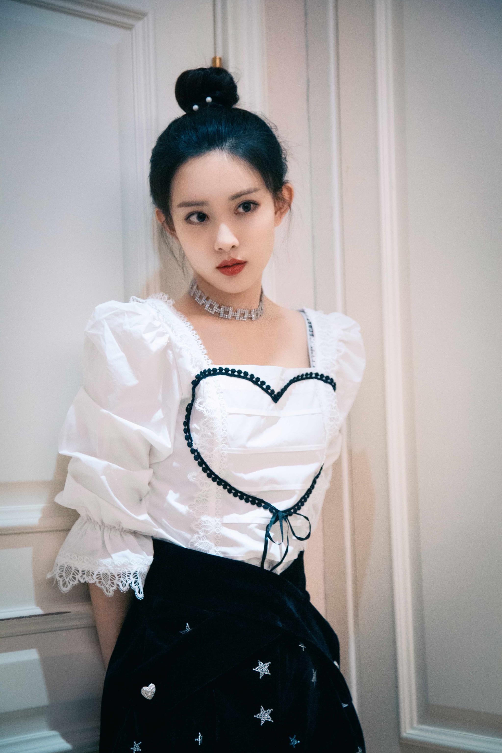 孟子义秋日新写真曝光满满元气灵动十足