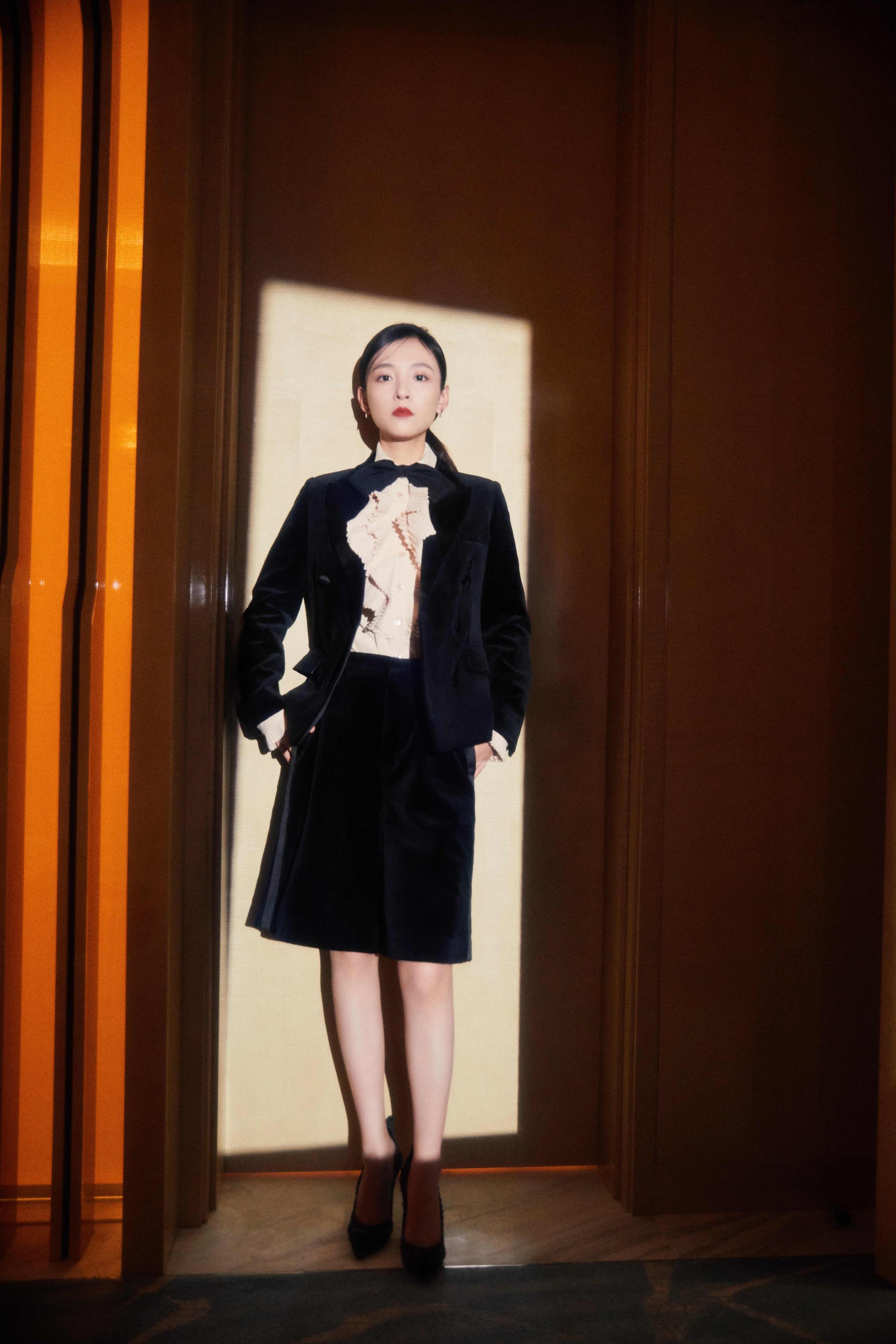 吴倩理想照耀中国赤诚献唱凭演技获殊荣备受肯定