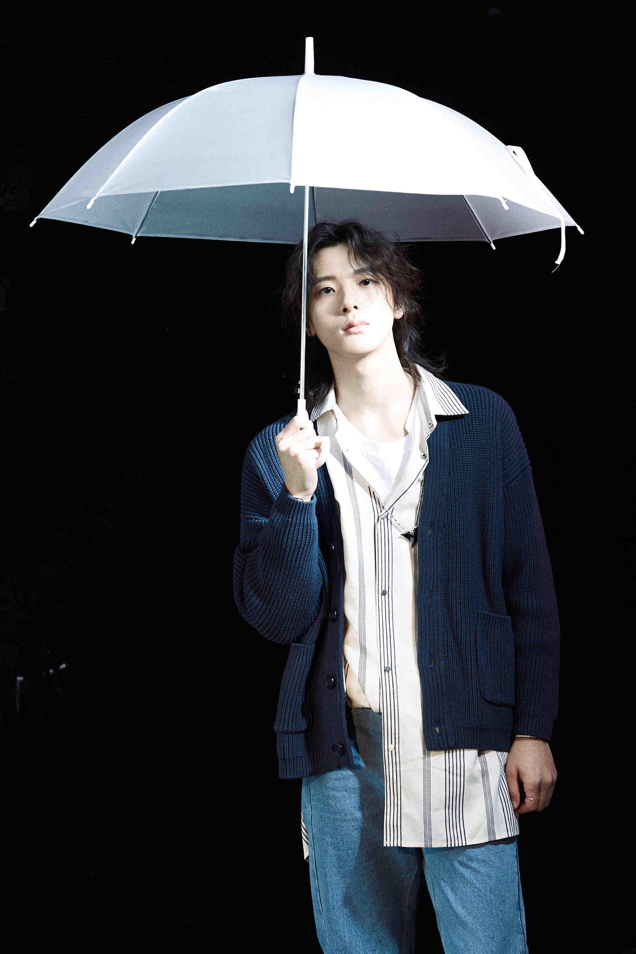 阿煜春雨撑伞大片释出气质文艺|意境|春雨|大片_新浪新闻