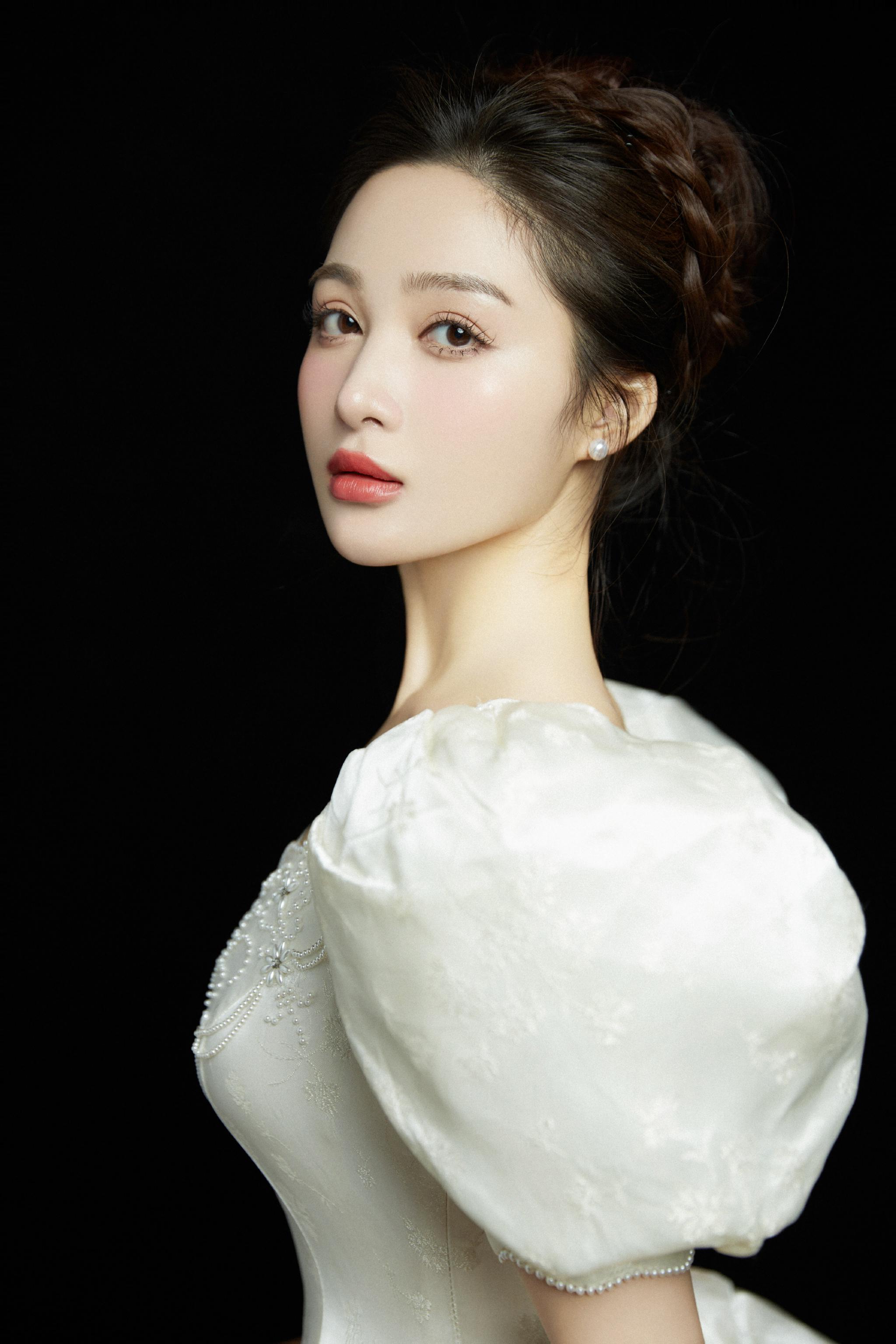 孙嘉璐宫廷风大片优雅浪漫又高贵中世纪贵族少女气质绝了