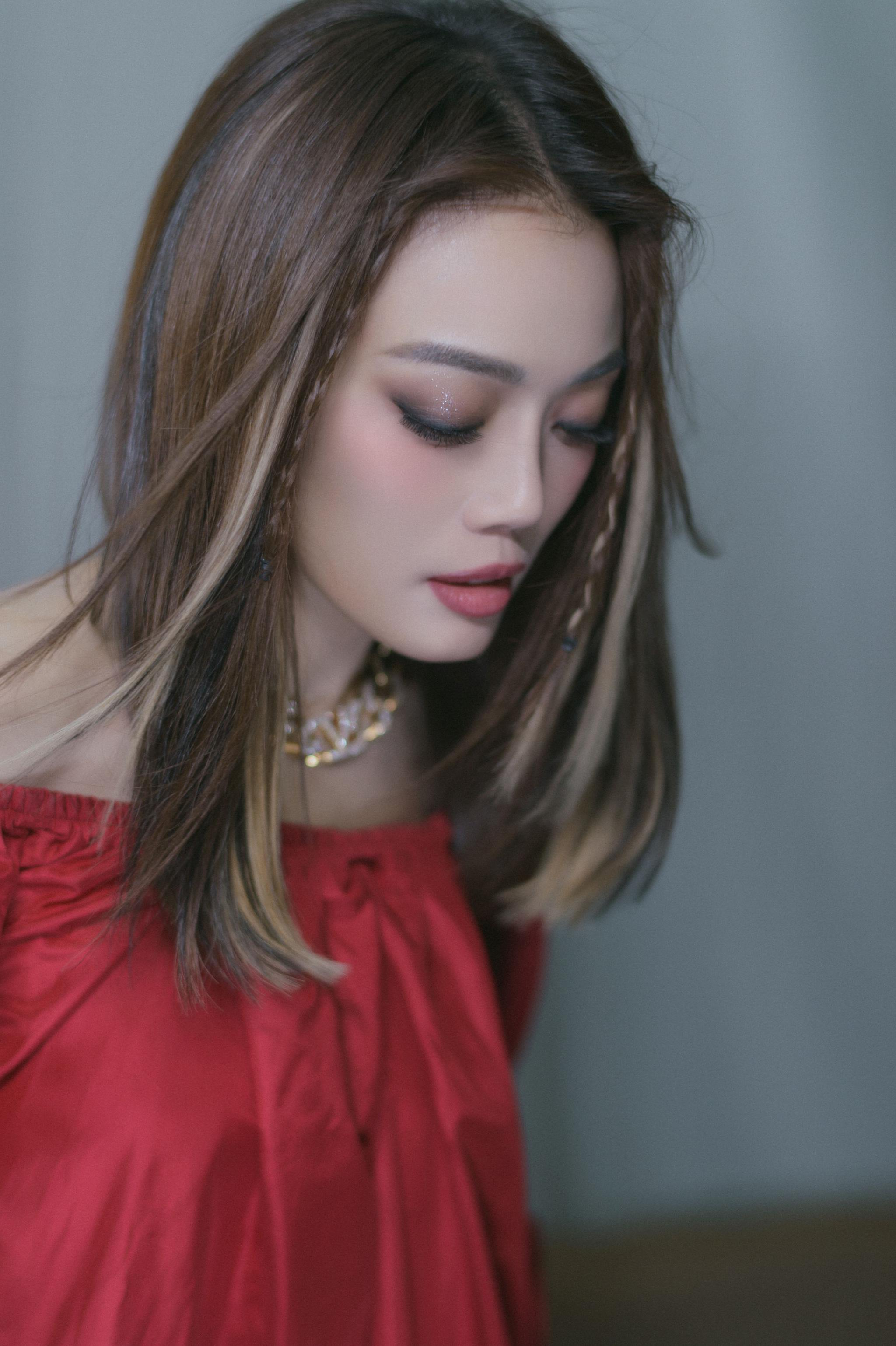 容祖儿 为歌而赞 演唱 初恋 甜蜜氛围梦回港风年代 为歌而赞 容祖儿 初恋 新浪新闻