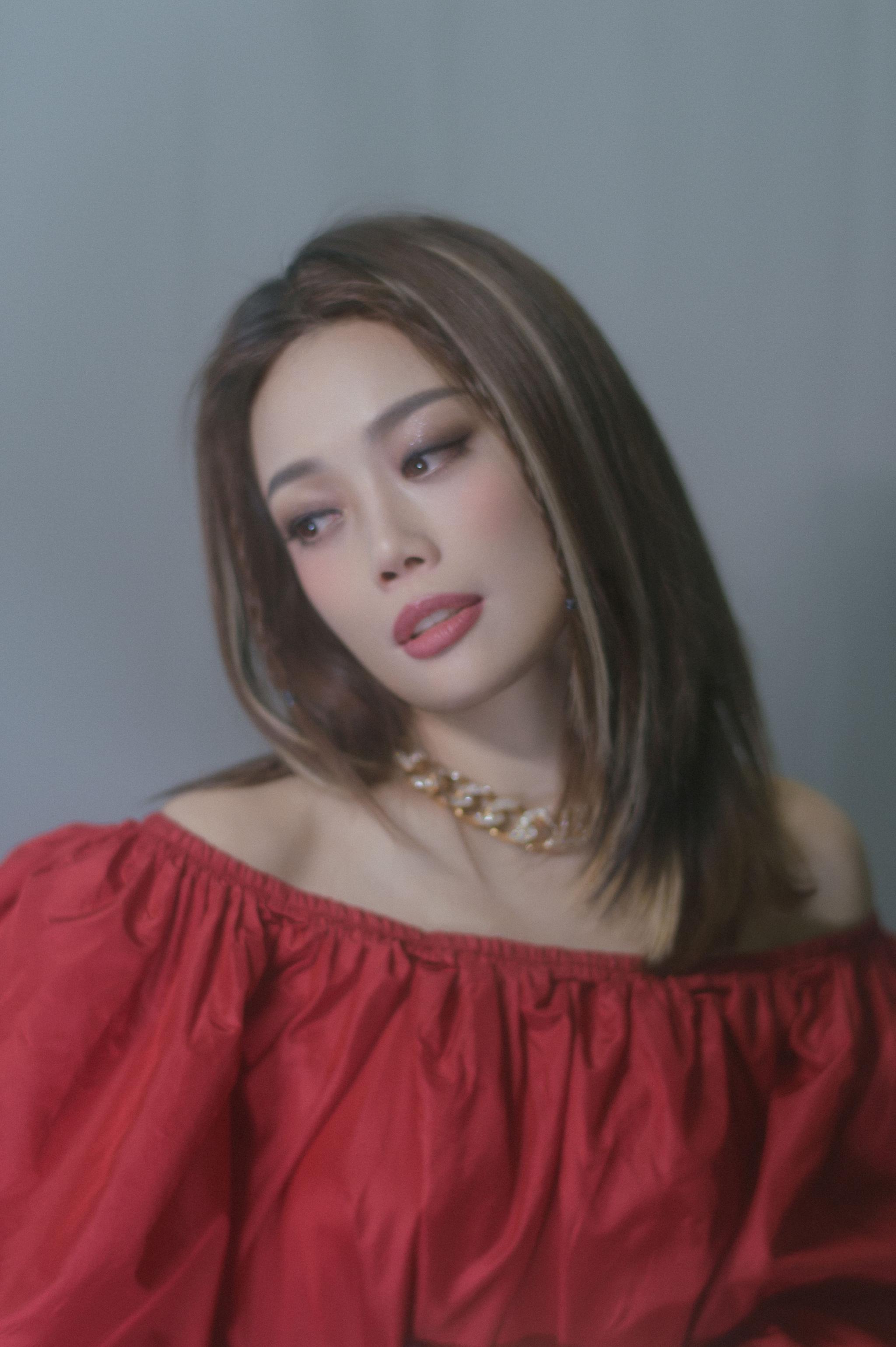 容祖儿 为歌而赞 演唱 初恋 甜蜜氛围梦回港风年代 为歌而赞 容祖儿 初恋 新浪新闻