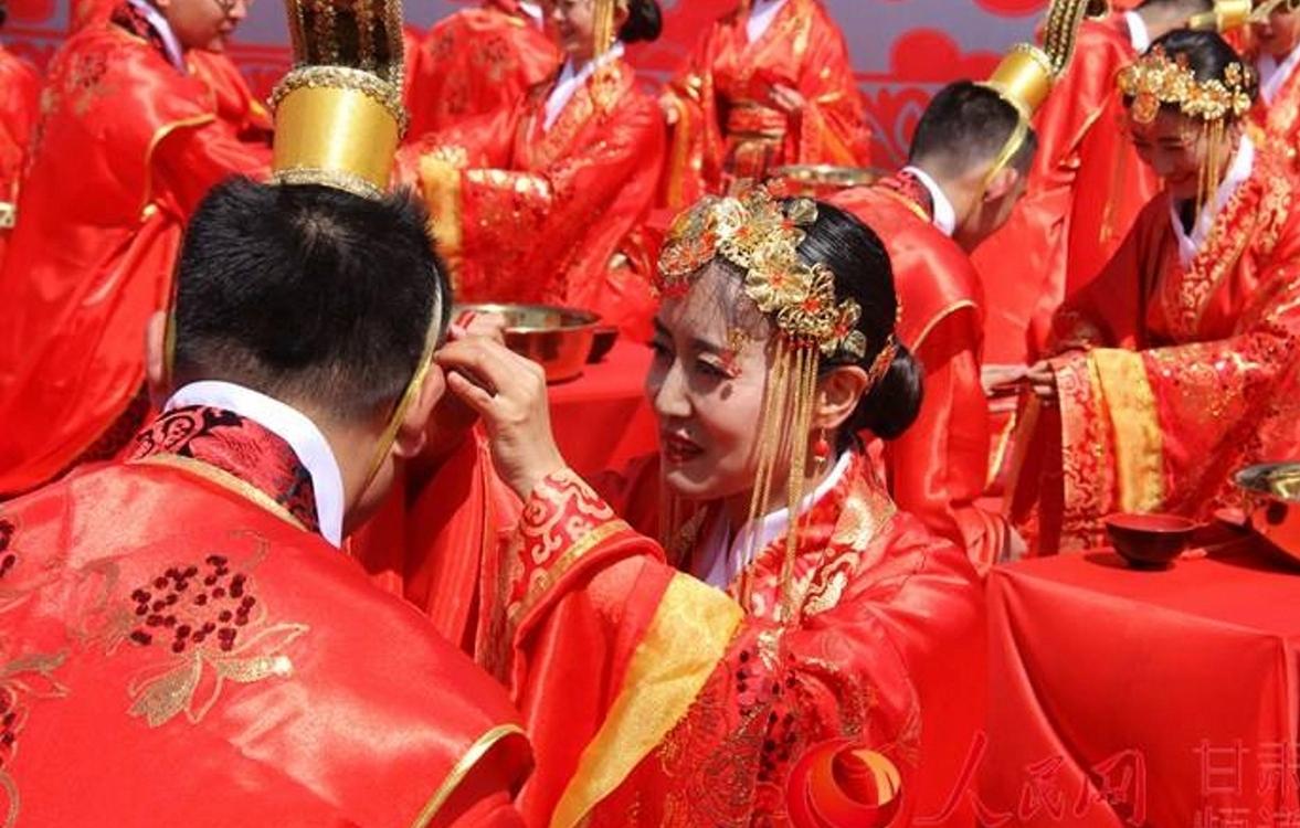 结发钻石是恩爱结发夫妻身心融聚的纪念信物__财经头条