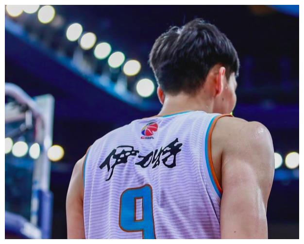 周琦确认加盟墨尔本凤凰队!首度发声:提升自己,继续为男篮贡献休闲区蓝鸢梦想 - Www.slyday.coM 周琦确认加盟墨尔本凤凰队!首度发声:提升自己,继续为男篮贡献休闲区蓝鸢梦想 - Www.slyday.coM