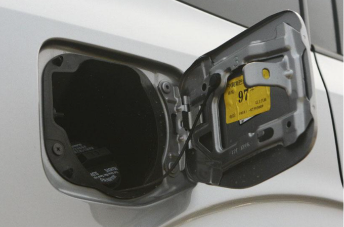 汽车上的油箱盖，藏着3大功能，关键时刻能保命，赶快学一下休闲区蓝鸢梦想 - Www.slyday.coM