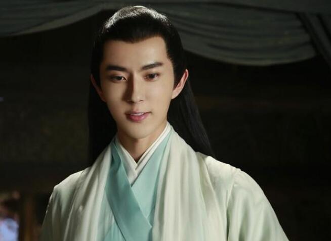 里的白真上神扮演者于朦胧,《三生三世》里翼君离镜扮演者张彬彬 