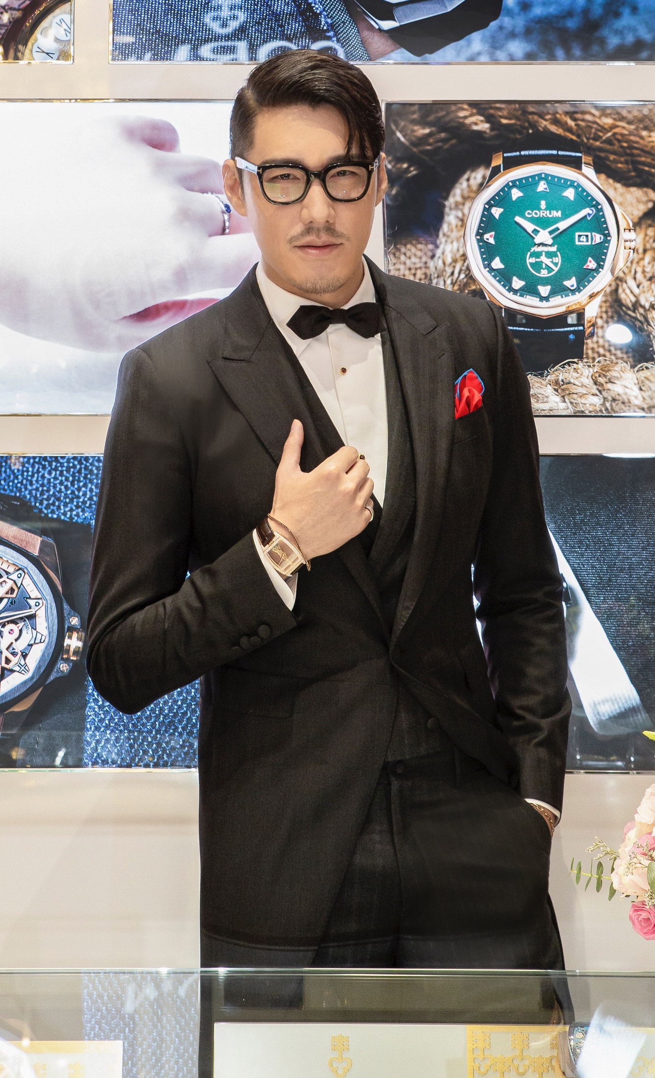 胡兵优雅诠释时计美学 完美打卡"店长初体验"