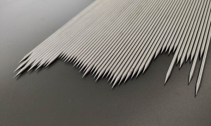 钨合金水下冲锋枪子弹指的是采用钨合金制成的弹体细长,质量较大的杆