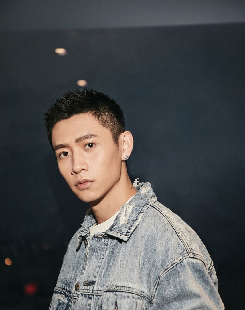 魏晨短发造型硬朗,34岁的他气质依然像大男孩_高清图集_新浪网