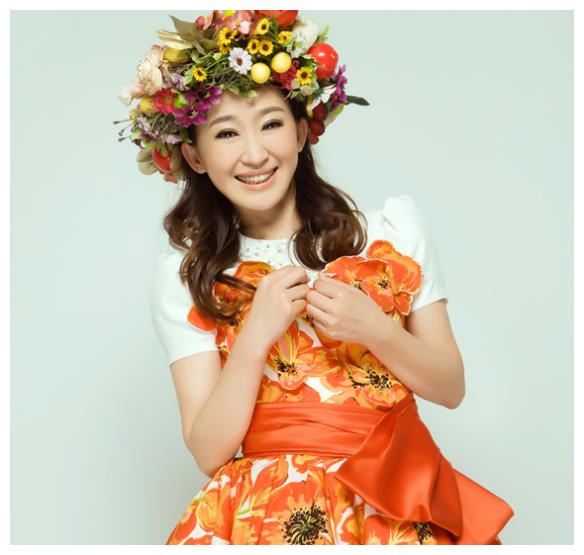 还记得童年的女神小鹿姐姐吗如今她已经46岁变成这副模样了