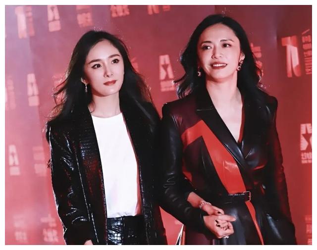 北电70周年校庆,杨幂姚晨出席成焦点,手牵手走红毯太有画面感