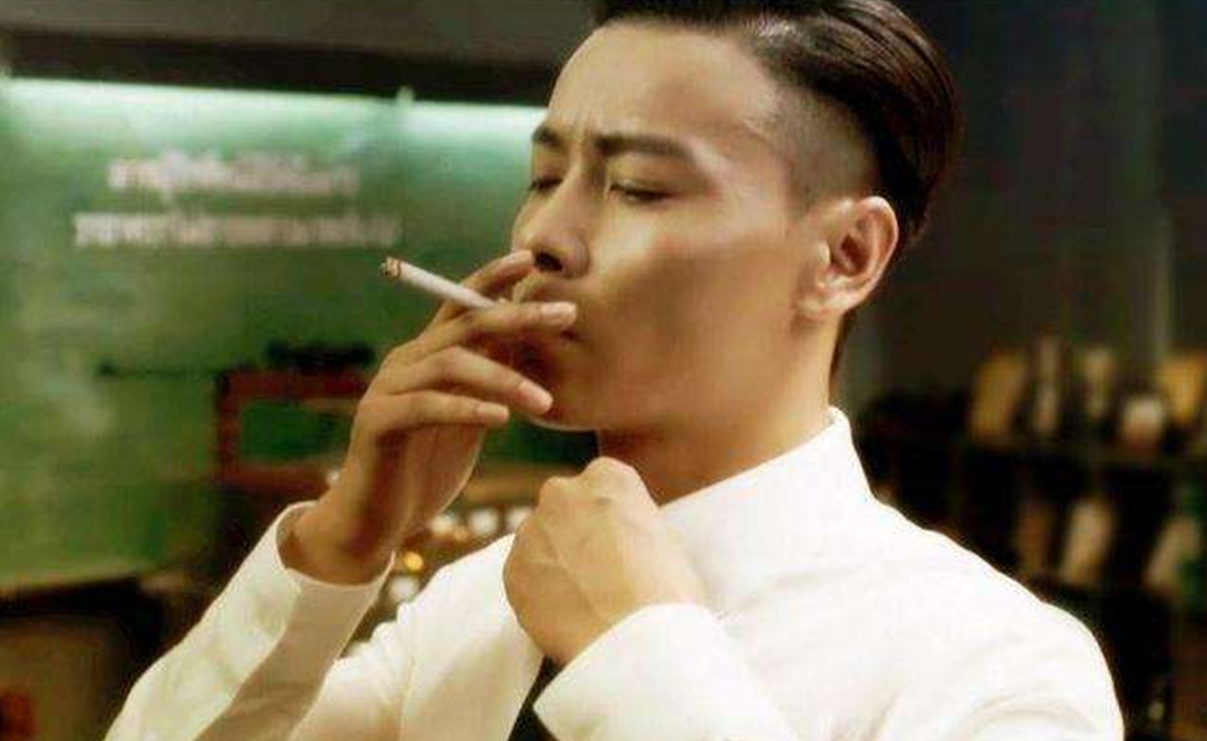4种境界的抽烟:刘德华烟灰不掉,王宝强的没5年烟龄学不会