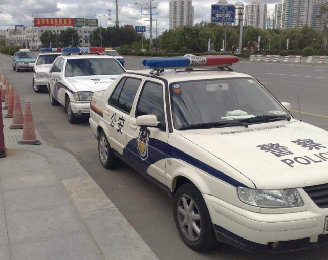为什么警车上有的写公安,有的写警察,有什么区别?