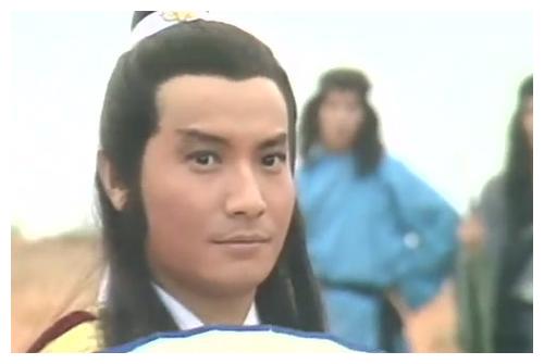 慕容复石修8岁做童星39岁为儿子退圈今与妻子恩爱51年